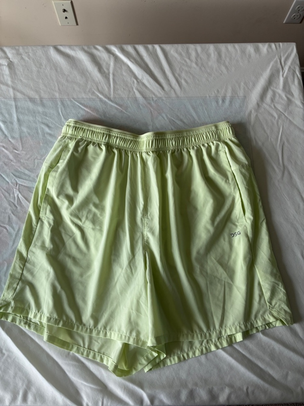 DSG Light Lime Green Athletic Men’s Shorts size Medium